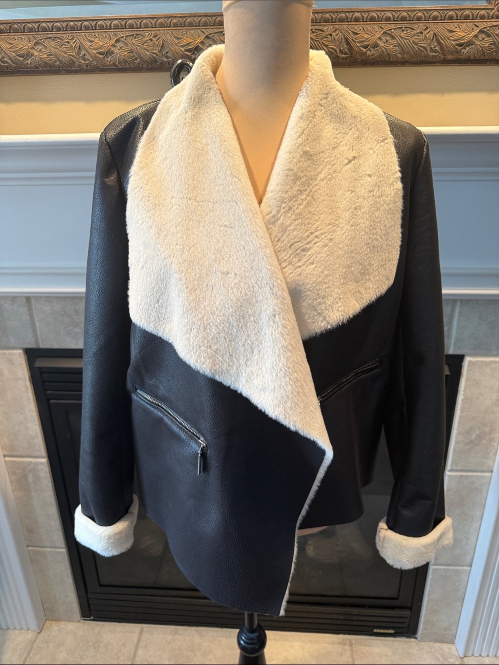 Gianni Bini Black Faux Leather Jacket with Cream Faux-Shearling Trim Large
